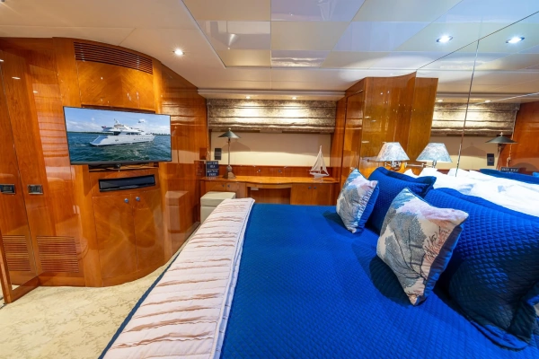 1999 Azimut 100