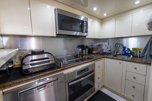 1999 Azimut 100