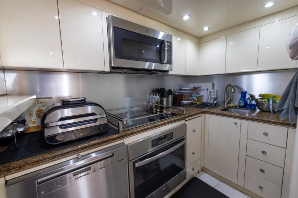 1999 Azimut 100