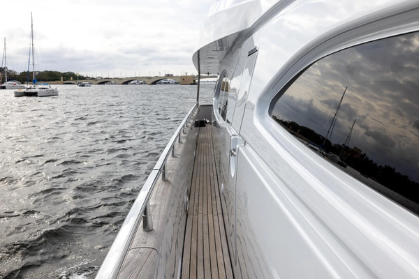 1999 Azimut 100