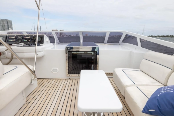 1999 Azimut 100