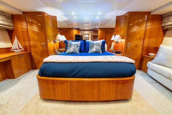 1999 Azimut 100