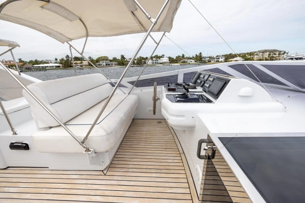 1999 Azimut 100