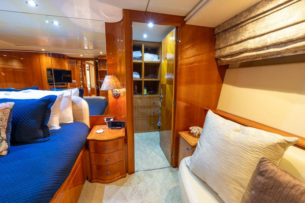 1999 Azimut 100