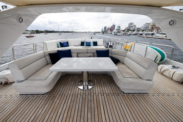 1999 Azimut 100