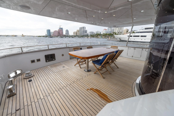 100ft Azimut Yacht For Sale