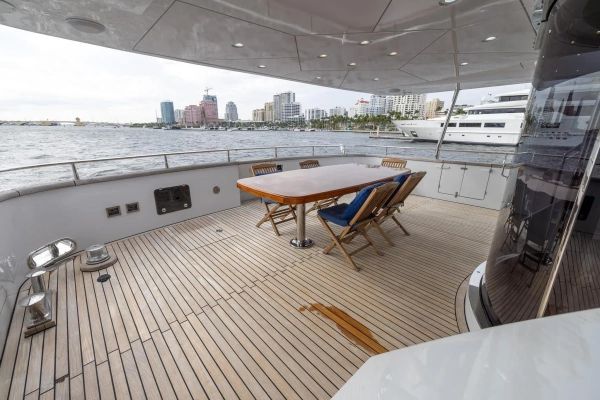 1999 Azimut 100