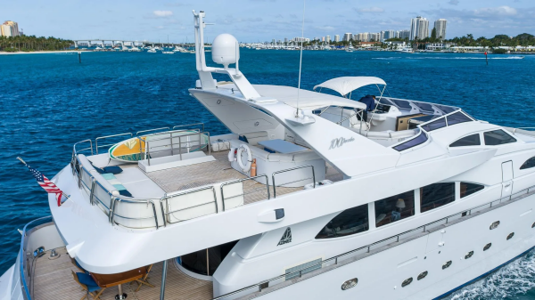 100ft Azimut Yacht For Sale