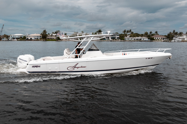 32ft Intrepid Yacht For Sale