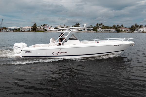 2015 Intrepid 32