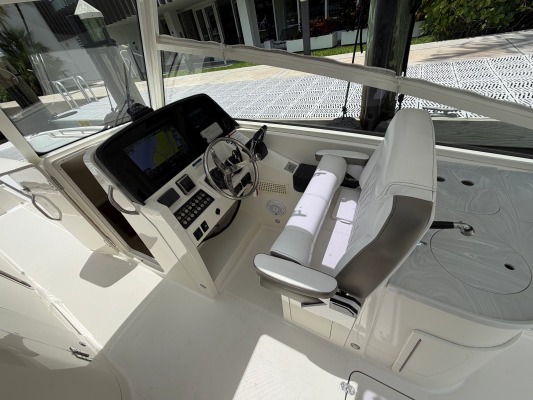 32ft World Cat Yacht For Sale