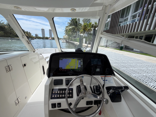 32ft World Cat Yacht For Sale