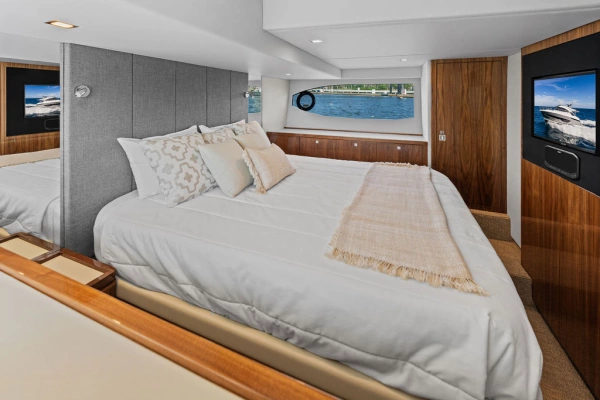 Riviera 4600 Sport Yacht Platinum Edition Yacht For Sale
