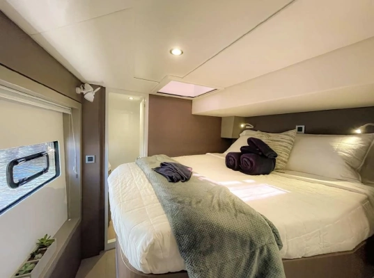 Bali 4.8 Yacht For Sale