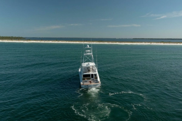 2005 Hatteras 68
