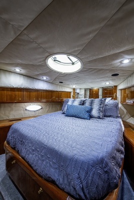 Sunseeker 62 EAGLE II - VIP Stateroom Forward