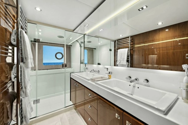 2015 Princess 72