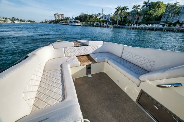 2LW 34ft Chris Craft Yacht For Sale