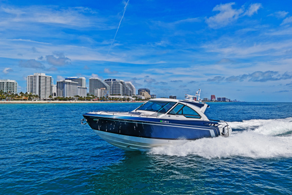 LADY CHAMPAGNE 2 40ft Formula Yacht For Sale