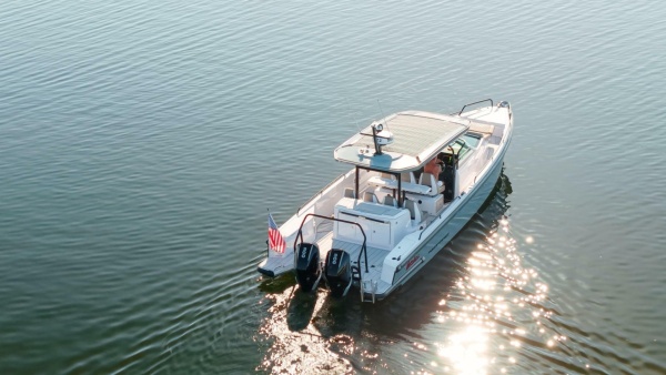 Axopar 37 - Exterior Profile
