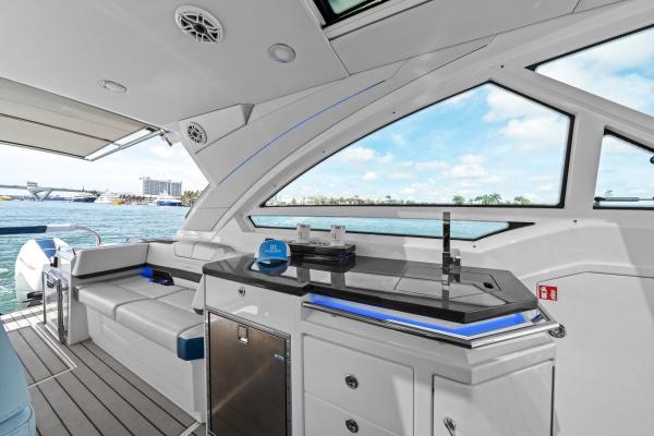 LADY CHAMPAGNE 2 40ft Formula Yacht For Sale