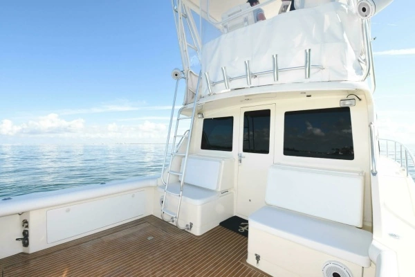 Photo of the 2001 Cabo 35 Flybridge "Vikingos "