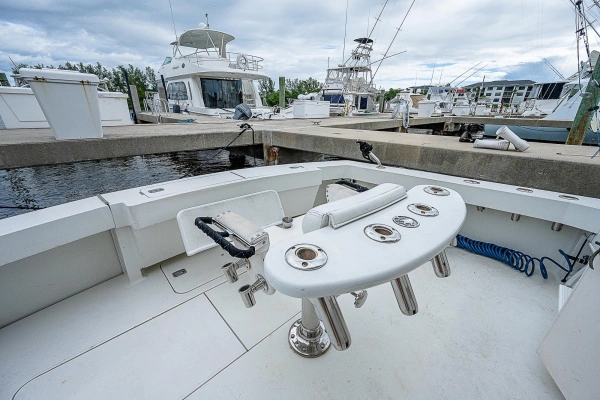 1998 Viking 47
