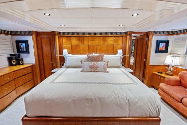 2001West Bay 103 ft 103 Sonship   PICOSA LADY