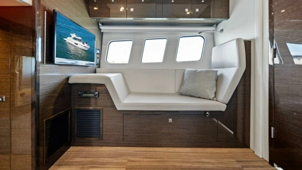 2019 Cruisers Yachts 45
