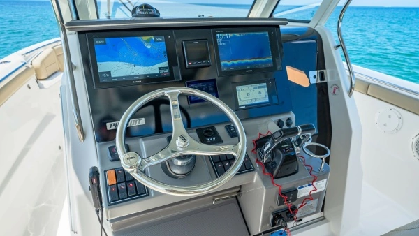 2019 Pursuit 32