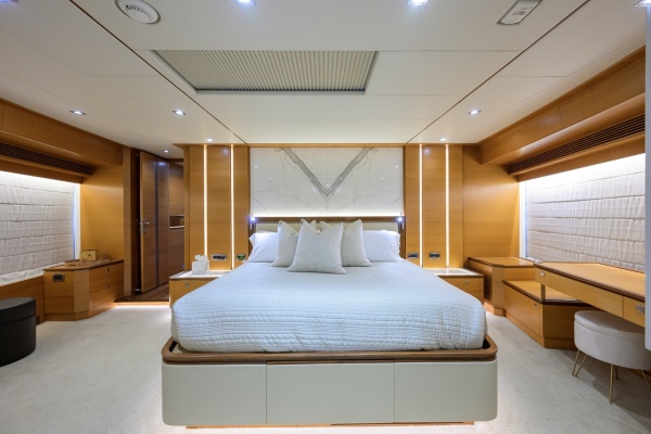 Midnight Moon 85ft Horizon Yacht For Sale