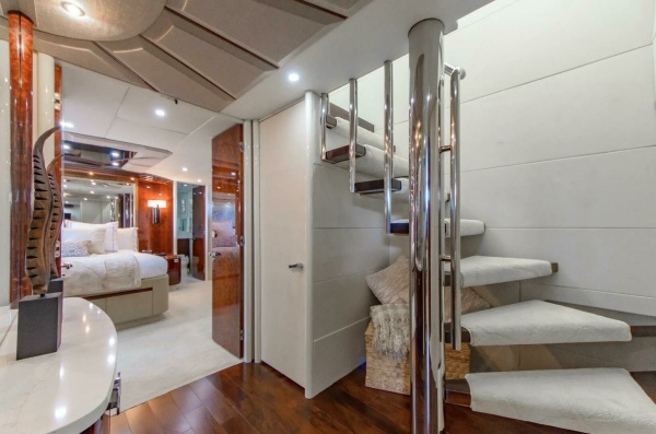 Serendipity 94ft Lazzara Yachts Yacht For Sale