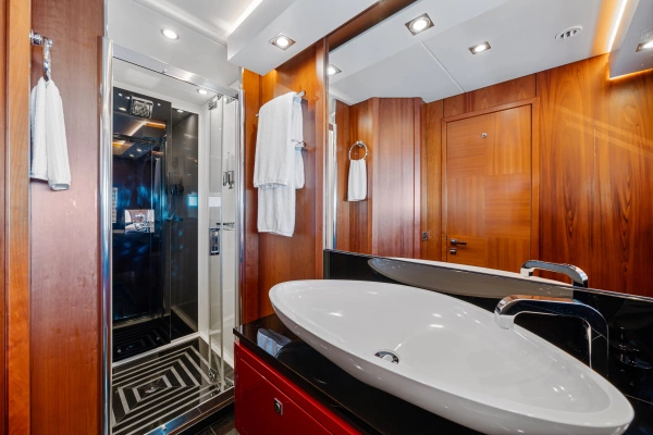 Sunseeker Predator 84 Yacht For Sale