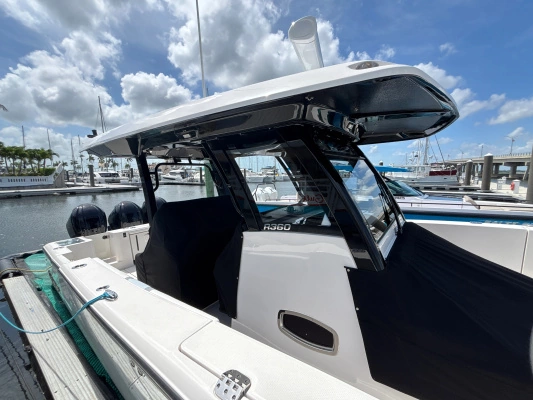 Robalo R360 Yacht For Sale