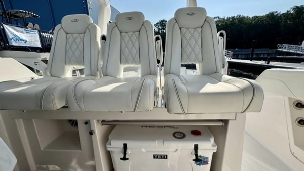 Regal 33 SAV Yacht For Sale