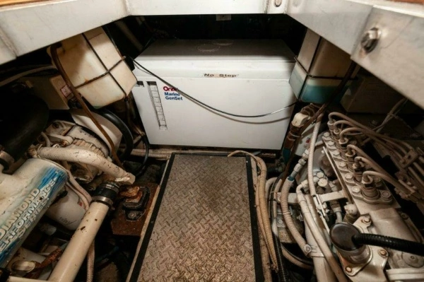 2002 Carver 47