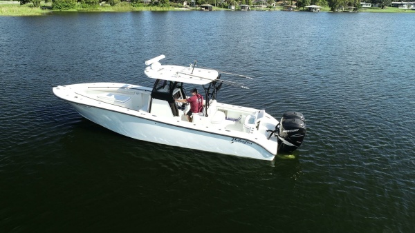 2017 Yellowfin 32 Center Console - Profile