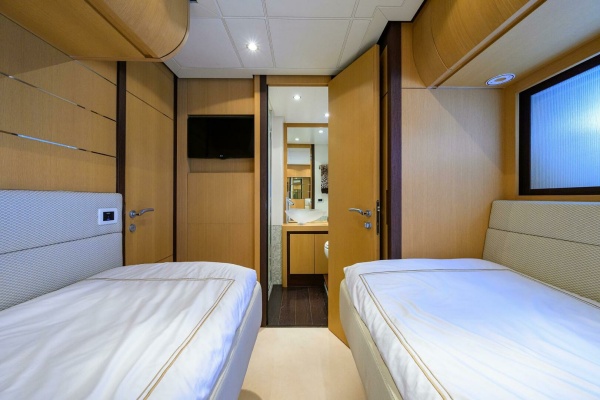 Miura 90ft Pershing Yacht For Sale