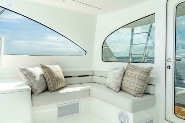 Viking 54 Sport Deck - Command Deck