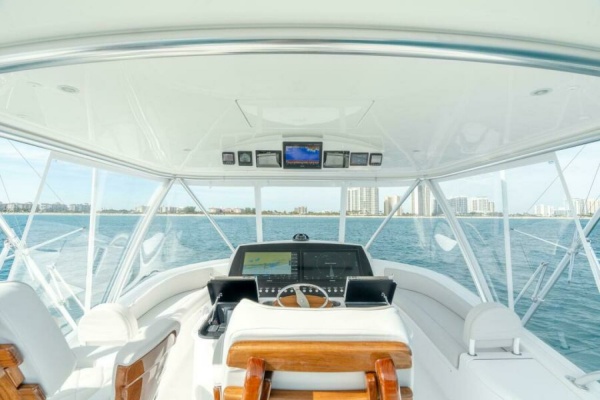 Viking 54 Convertible - Helm