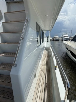 2012 Alaskan 70