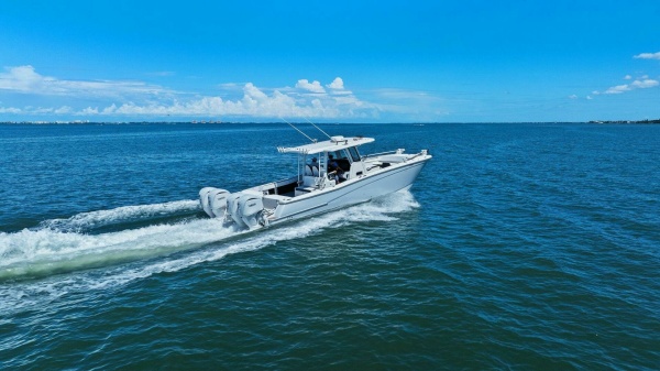 2022 World Cat 400 CC-X - Profile Stern 3/4 Starboard
