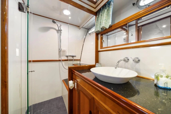 2000 Ocean Alexander 61