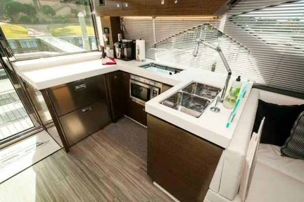 2019 Cruisers Yachts 60