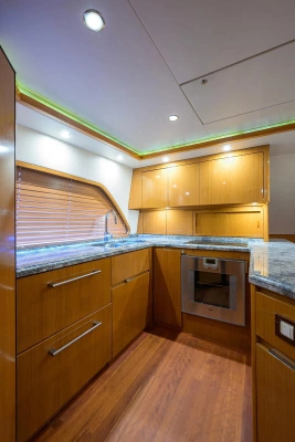 Bertram 700 Yacht For Sale