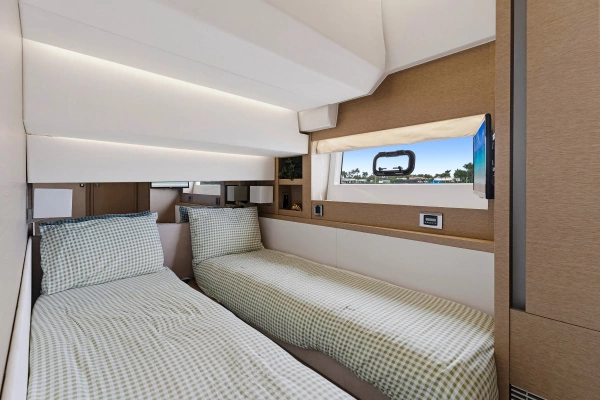2018 Prestige 63