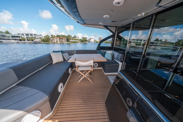 2022 Sunseeker 65