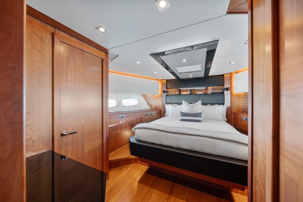 Sunseeker Predator 84 Yacht For Sale