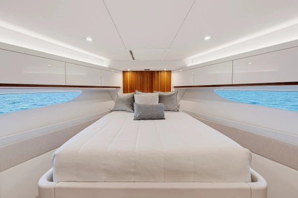 2025 Riviera 72