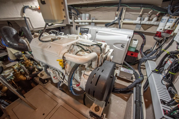 Sea Ray Sundancer 510 Yacht For Sale